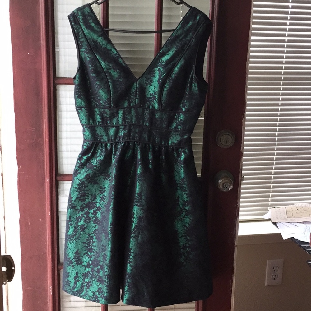 Jessica Simpson Women’Sleeveless V Neck Dress S:6